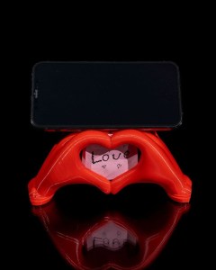 Koza Heart Hands Phone Holder 3 400x300